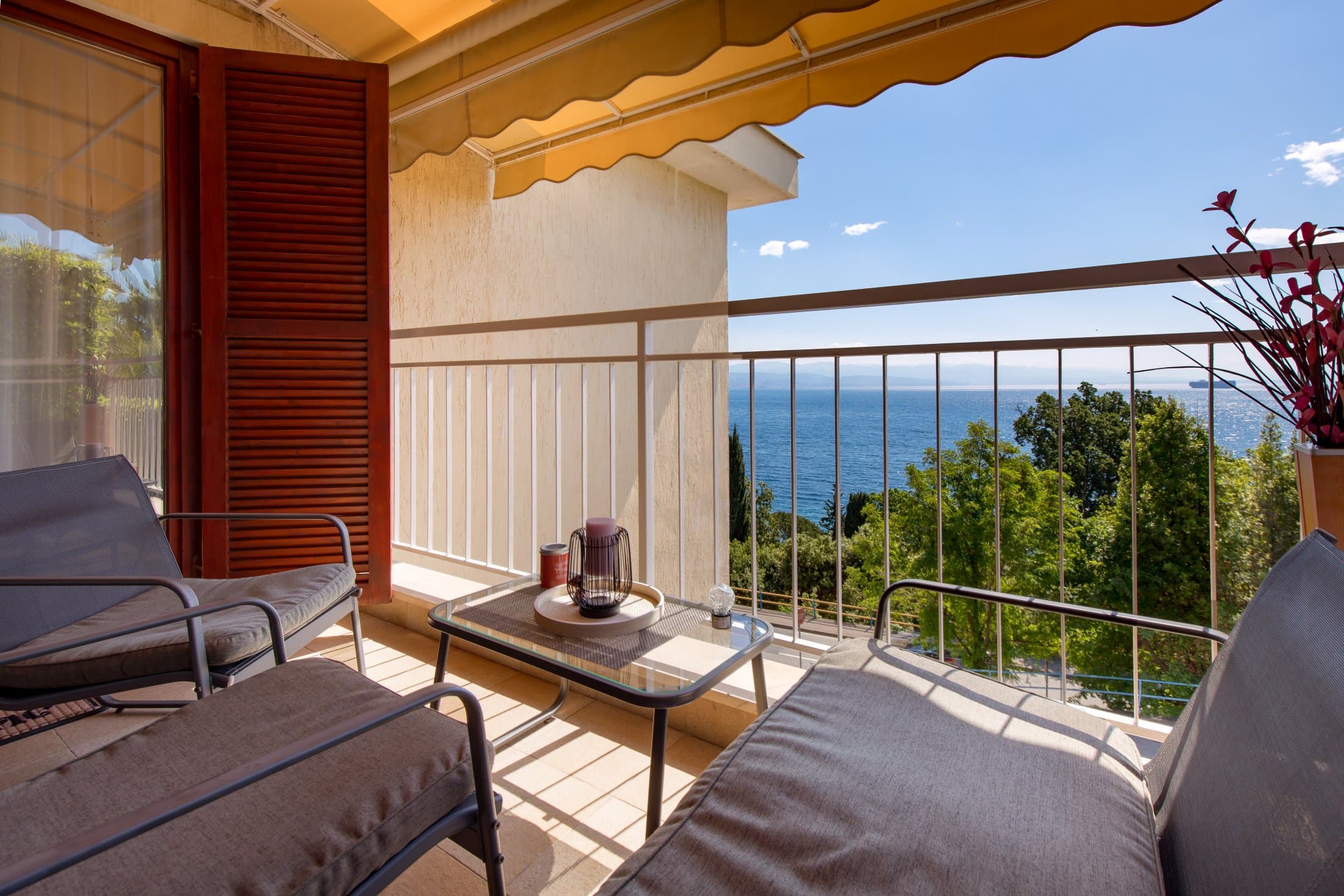 Balcony 3